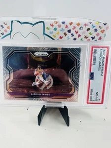 2020-21 Panini Prizm - LeBron James #1 Silver Prizm PSA 8 - ReGrade - Foto 1 di 4