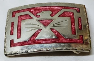 Fibbia cintura western vintage Wil Aren fatta a mano incisa Thunderbird rosa intarsiata - Foto 1 di 8
