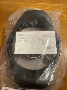 Pampered Chef Pineapple Wedger with Cover Nip #2416 - Picture 1 of 3