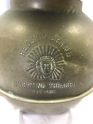 Vintage Redskin Brand Chewing Tabacco Brass Spitoon Foto 1 de 4