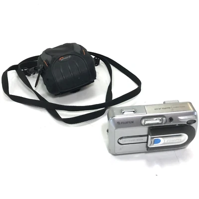 READ - Fujifilm FinePix A Series A330 3.2MP Digital Camera & Case - Image 1 of 4