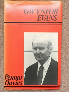 Signed Gwynfor Evans: Golwg ar ei Waith A'i Feddwl gan Pennar Davies - Picture 1 of 11