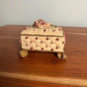 Vintage Victorian Footed Floral Wind Up Sankyo Music Box Jewelry Hand Painted - Picture 1 of 11