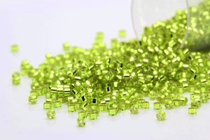 Miyuki Delicas 11/0 silber gefütterte Peridot Samen Perlen DB-147 - Bild 1 von 2