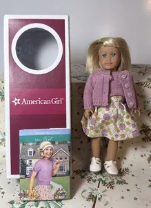 American Girl 6" Mini Kit Kittredge Puppe mit Buch Outfit im Ruhestand - Bild 1 von 8