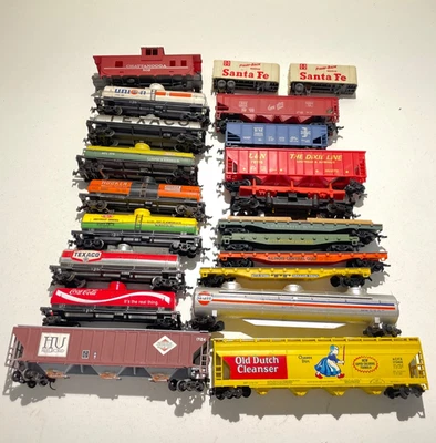 Lot of 19 HO Scale Freight Cars - Tyco, Pemco, Mantua, Etc. No Boxes As-Is - Image 1 of 4