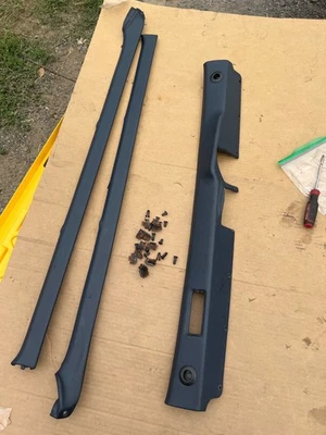 Alfombra maletero trasero Porsche 928 S 1983 azul dañado Foto 1 de 4