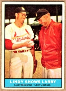 1961 Topps Lindy Zeigt Larry #75 - Lindy Mcdaniel, Larry JACKSON - Bild 1 von 2