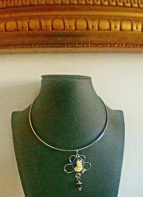 COLLANA CERCHIO IN ACCIAO CON BELLISSIMO CIONDOLO CAMEO E. " SU COCCU "SARDEGNA - Immagine 1 di 2