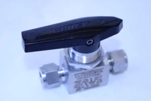 Válvula de aguja WHITEY SS-44S10MM - Imagen 1 de 3