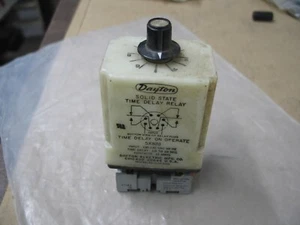 DAYTON 5X828 ON DELAY 1-10SEC CON BASE DIN 5X852M 120VAC P9878 - Foto 1 di 3