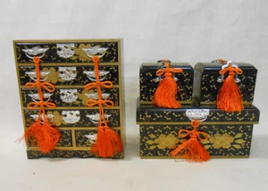 605 Japanische Kommode TANSU & Boxen NAGAMOCHI / Ornament für HINA Puppe - Bild 1 von 10