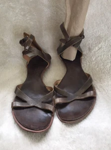 Cydwoq Sandalen 37,5 7,5 braun bronze metallic Leder Riemen flach Gladiator - Bild 1 von 12