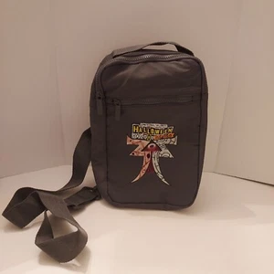 Bolso Bandolera Universal Studios Halloween Horror Nights 2024 HHN33 Logo Gris - Imagen 1 de 6