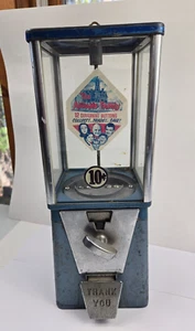 Vintage The Addams Family Gumball Machine Complete W/ Key - Picture 1 of 9