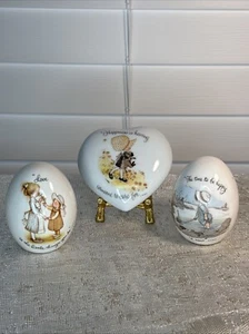 Vintage Set Holly Hobbie Porcelain Easter Eggs Figurine And Heart Lid With Stand - Picture 1 of 12