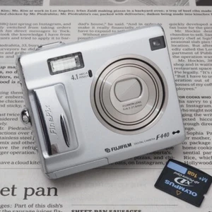 FUJIFILM FinePix F440 Silver Digital Compact Camera4.1MP Tested From JAPAN - Picture 1 of 15