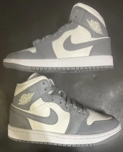 Sz 5.5 - NIKE WMNS AIR JORDAN 1 MID ‘STEALTH’ [BQ6472-115] NEW - Picture 1 of 13