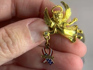 Ángel con Cinta Victoria EE. UU. Esmalte RARO Vintage Broche Pin Tack V-8851 - Imagen 1 de 3