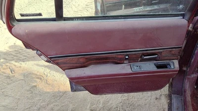 Отделочная панель левой задней двери 1998 Buick Lesabre для водителя с переключателями сзади красная - Изображение 1 из 4