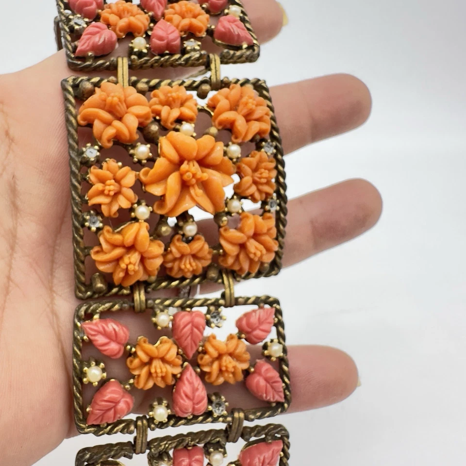 Pulsera celuloide vintage de cinco eslabones tallada imitación coral renacimiento victoriano Foto 1 de 4
