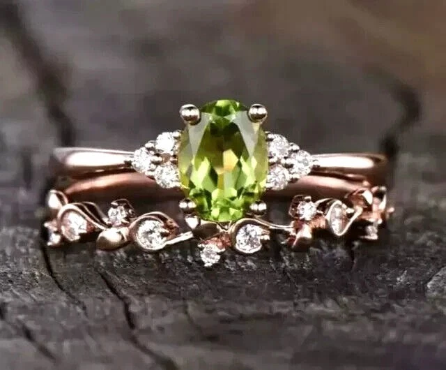 Conjunto de anillo nupcial de peridoto simulado corte pera de 2 quilates chapado en oro rosa de 14 k Foto 1 de 4