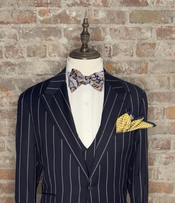 TRAJE TIGLIO LUXE NUEVO CON ETIQUETAS AZUL MARINO Y BLANCO AUDAZ RAYAS SOLAPA PICO ANCHO 3 PIEZAS TALLA 48R Foto 1 de 1