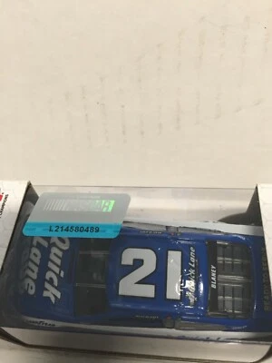 Ford Fusion 1:64 Action Ryan Blaney #21Quick Lane '17 - Imagem 1 de 3
