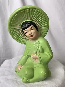 Estatuilla vintage de tiza para mujer china sombrero verde - Imagen 1 de 11