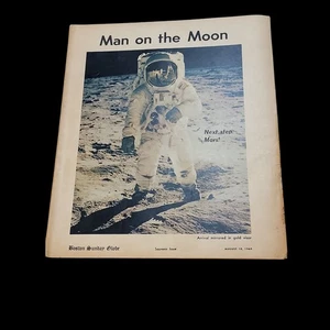Man on the Moon  Souvenier Issue Boston Sunday Globe ~ August 1969 Ephemera  - Foto 1 di 8