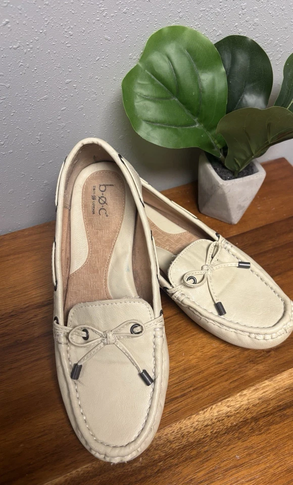 BOC Born Women’s Cream Boat/ Loafers Size 8M - Image 1 of 4