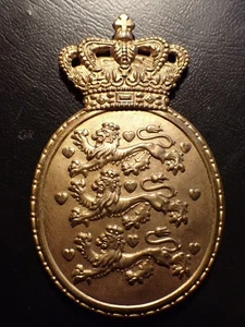 NICE LARGE VINTAGE OLDER BADGE HAT CAP COCKADE DENMARK DANISH POLICE MILITARY - Picture 1 of 2