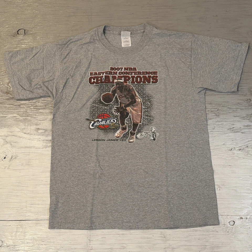 Camisa De Colección NBA 2004 LeBron James #23 Cleveland Cavs Eastern Champs Talla Grande Foto 1 de 4