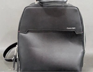 Mochila de moda Calvin Klein de cuero sintético negra con cubierta antipolvo parece sin usar - Imagen 1 de 7
