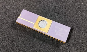 MC68701L Motorola 8-bit MCU Gold/Purple Ceramic 40-Pin DIP Xlnt! - Picture 1 of 4