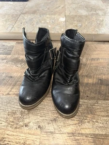 Botas de lavandería sucias - Imagen 1 de 4