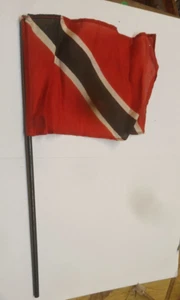 Vintage 1960s  1/6th Scale Rayon Trinidad & Tobago Flag with Wood Pole - Photo 1 sur 1