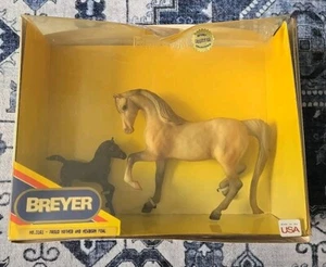 Breyer 3161 Stolze Mutter und Neugeborenes Fohlen Geschenkset - Box beschädigt - Bild 1 von 8