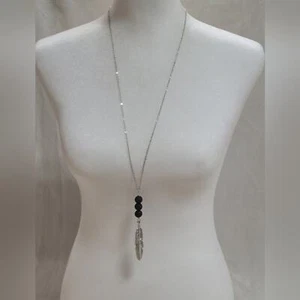 Silberfarbene Feder Anhänger Lavastein Diffusor Halskette - Bild 1 von 4