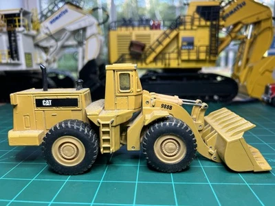Ertl Cat 988B Wheel Loader 1/50 Scale Die Cast Used - Good Condition - Image 1 of 4