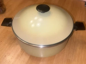 Olla de horno holandesa de acero inoxidable WEST BEND Town House de colección color amarillo mostaza tostado - Imagen 1 de 10