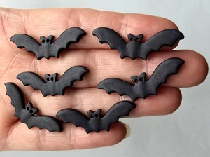 6 x Craft Buttons FLYING BLACK BATS Halloween Goth Sewing Jewellery Card Making - Picture 1 of 2