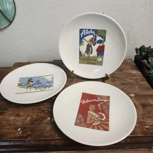 Juego de 3 platos de cóctel Pottery Barn ALOHA GIRLS 8" Hawaii Tiki con recetas de bebidas - Imagen 1 de 10