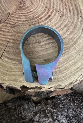 34,9 mm: titanio ~ abrazadera de tija de sillín de bicicleta ~ anodizado personalizado por Ti. Casso anodizado Foto 1 de 4