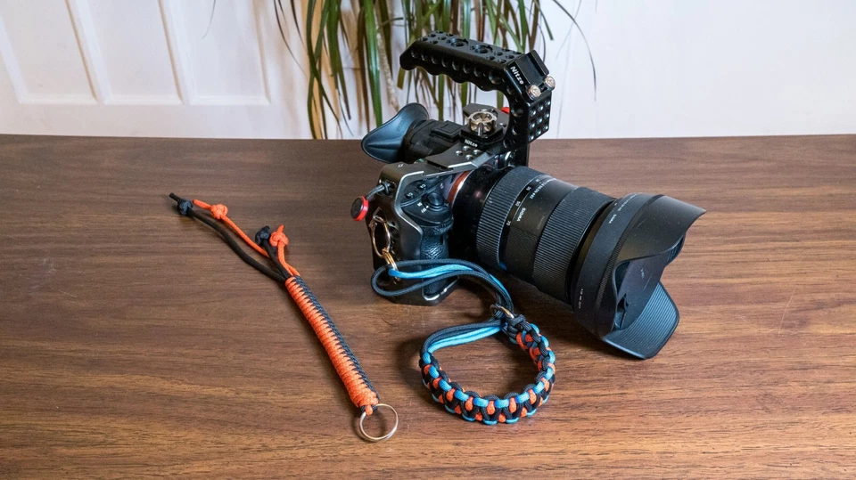 Correa de muñeca cámara personalizada más llavero a juego gratis McLaren 2023 colores Golfo  Foto 1 de 4