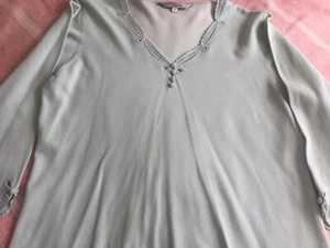 J TAYLOR DAMEN BLAUES OBERTEIL 3/4 ÄRMEL RAND MIT HÄKEL, AUCH UM DEN AUSSCHNITT, GRÖSSE 18 - Bild 1 von 6