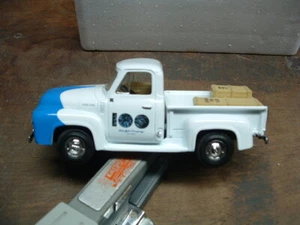 1953 FORD F100 PICKUP TRUCK 100TH ANNIVERSARY WITH FORD CRATE PARTS FIRST GEAR - Picture 1 of 6