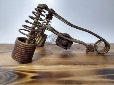 Asiento de bicicleta JC Higgins pre guerra marco de montaje de resorte oxidado Foto 1 de 4