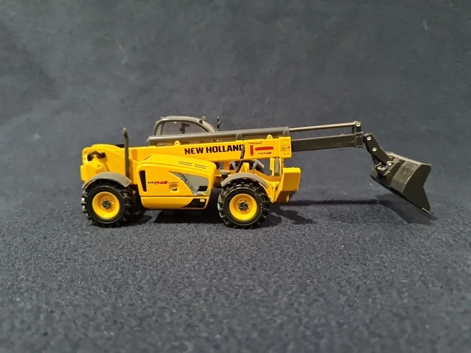 ROS PALA GOMMATA NEW HOLLAND LM 1745 TURBO SCALA 1:32  - Immagine 1 di 4
