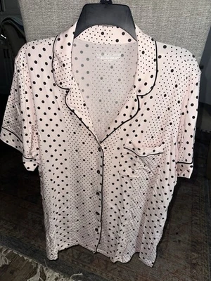 VICTORIA'S SECRET Juego de Pijama Corto Modal Suave, Rosa con Pok a Dots Negros Talla: L Foto 1 de 4